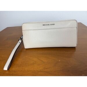 Michael Kors Wristlet Clutch Wallet Leather Light Beige Zipper Strap